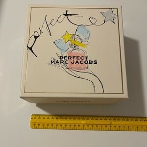 Marc Jacobs, empty gift box 🎁